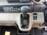 オートエアコン装着車で車内はいつも快適です。