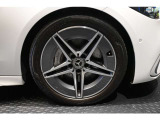 メルセデスの認定中古車「サーティファイドカー」では、万一お車が故障した場合も、ご購入後1年間もしくは2年間※は走行距離にかかわらずメルセデス・ベンツ正規サービスネットワークで無料修理いたします