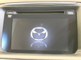 【マツダコネクトナビ】車内の雰囲気にマッチした一体型タイプのナビ。各種車輌設定やBluetooth再生等、様々な機能が楽しめます。直感的なダイヤル操作が可能で、使い勝手も良好です。