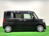 ドアは約90度に開くので荷物も積み込みやすく、乗り降りもしやすい♪ ロングドライブも快適に過ごせる工夫がいっぱいです♪♪