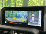 【パノラミックビューモニター】専用のカメラにより、上から見下ろしたような視点で360度クルマの周囲を確認することができます☆死角部分も確認しやすく、狭い場所での切り返しや駐車もスムーズに行えます。
