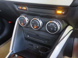 運転席と助手席で設定温度を変更出来るデュアルオートエアコンを装備しています。四季を通じて快適なドライブを楽しめます。スイッチ類の高い質感も必見です。また、冬場に嬉しいシートヒーターも装着です★☆★☆