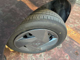 155/65R14タイヤと専用ホイールキャップ付き!冬タイヤは別途ご用意が必要です。ぜひご相談ください(^^♪