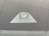 【エマージェンシーブレーキ】走行中に前方の車両等を認識し、衝突しそうな時は警報とブレーキで衝突回避と被害軽減をアシスト。より安全にドライブをお楽しみいただけます。