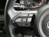 ステアリングスイッチ付き。前方から目を離すことなく操作することが可能です。