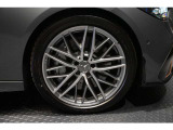 メルセデスの認定中古車「サーティファイドカー」では、万一お車が故障した場合も、ご購入後1年間もしくは2年間※は走行距離にかかわらずメルセデス・ベンツ正規サービスネットワークで無料修理いたします