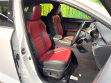 運転席シート廻りは使用感も少なく、良好な状態となっています。前オーナー様が丁寧に使っていたことがよくわかりますね。