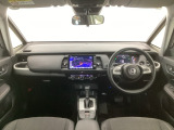 【前方視界】開放的な前方視界!運転がしやすく疲れにくいです♪窓が大きく、見通しがとっても良いおクルマですよ♪