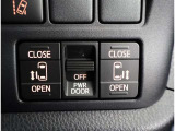 両側電動スライドドアのスイッチ付です。車内からもスイッチひとつで楽にドアの開閉が可能です。電動なので開閉時に力を使う必要がなく、半ドアになることもありません!