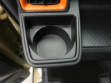 カップホルダーは運転席や助手席からちょうど手の届く位置です!!