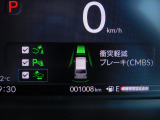 CMBS(追突軽減ブレーキ)・ミリ波レーダーと単眼カメラで前走車や歩行者」を検知。衝突する恐れがある場合音とディスプレーで警告をしさらに接近すると軽いブレーキ、強いブレーキと段階的に衝突回避を支援