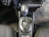 CVT(無段変速機)搭載で、滑らかな加速と快適な走行を実現。街乗りから高速までストレスの少ないドライブが可能です