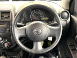 インテリアに合わせたデザインのステアリングは、運転される方のことも考え、運転しやすい形状、大きさです。是非一度、実際に触ってお確かめください。