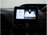 パノラミックビューモニター装備!トップビュー&フロントビュー・車両に取り付けたフロント、サイド、バックカメラの映像を合成して画面上に表示させることで、低速時の運転を補助する装置です。