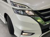 【LEDヘッドライト】悪天候や夜間走行時も良好な視界を確保し安心して運転できる高輝度LEDヘッドライトを装備!点灯速度が早く、消費電力も抑えられています。