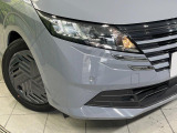 【LEDヘッドライト】悪天候や夜間走行時も良好な視界を確保し安心して運転できる高輝度LEDヘッドライトを装備!点灯速度が早く、消費電力も抑えられています。