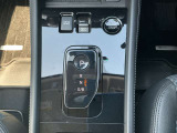 電制シフトは、手首を軽く動かすだけで操作できる、まったく新しい操作感です。