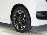 認定中古車では、厳しいHonda認定基準をクリアした厳選されたHonda認定中古車のみ、取り扱っております。「ご購入前の安心」「納車後の信頼」を車両と一緒に提供しております。