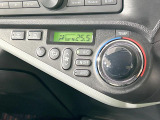 【オートエアコン】一度お好みの温度に設定すれば、車内の温度を検知し風量や温度を自動で調整。暑い&hellip;寒い&hellip;と何度もスイッチ操作をする必要はありません。快適な車内空間には必須の機能ですね♪