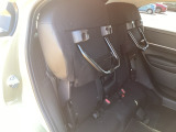 シートを跳ね上げれば背の高い荷物を載せる事ができます。