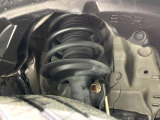 お車を安心してお乗りいただく為には、足回りの定期点検が欠かせません。サービスサポート(有償保証)では無料点検もご提供しており、安心のカーライフをお過ごしいただけるサポート体制が整っています。