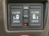 【両側パワースライドドア】両側がパワースライドドアになっており、運転席のスイッチやスマートキーでも開閉が可能です!開口部も広いので乗り降りも楽々♪