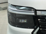 LEDヘッドライトは、点灯の瞬間から最大光量を発揮し、突然暗くなるトンネルなどでの安定感を高めます。