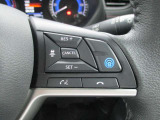 プロパイロットは高速道路のロングドライブ。そして渋滞走行でも、アクセル、ブレーキ、ハンドル操作を車がアシスト。高速道路の走りにゆとりと自信をもたらします。