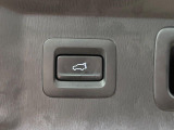 【パワーバックドア】スマートキーや運転席のボタンを押すだけでリアゲートが自動で開閉します!荷物を持っている時や、高い位置にあるバックドアを閉める際に便利な機能です♪