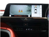 パノラミックビューモニター装備!トップビュー&フロントビュー・車両に取り付けたフロント、サイド、バックカメラの映像を合成して画面上に表示させることで、低速時の運転を補助する装置です。