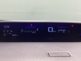 スピードメーターはこちら!すっきりとしたデザインで、昼間でも夜間でも見やすい設計になっています。