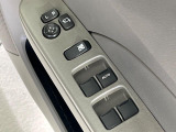 【電動格納ミラー】サイドミラーは電動格納式となっており、狭い駐車場でもキズがつくリスクを抑えられます。