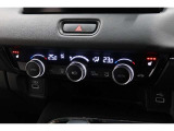 運転席と助手席の温度設定の変更が可能な左右独立タイプのデュアルエアコンです♪♪♪暑がりな人・寒がりな人も誰もが車内を快適にお過ごしいただけます♪♪♪