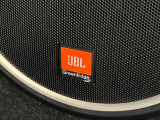 【JBLサウンドシステム】充実のナビ機能はもちろん、高度なチューニング能力が搭載されており、高音質な音楽をお楽しみいただけます♪
