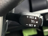 【クルーズコントロール】高速道路もラクラク走行。アクセルを離しても一定速度で走行ができ、長距離運転時の負担を軽減!加速・減速も簡単なスイッチ操作で調整できます。