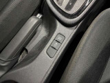両側パワースライドドアを採用しており、運転席から簡単に開閉操作が可能です。駐車場や狭い場所でも扱いやすく、乗車時・降車時の負担を軽減します。