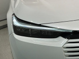 LEDヘッドライトは、点灯の瞬間から最大光量を発揮し、突然暗くなるトンネルなどでの安定感を高めます。