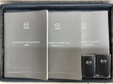 スマートキーは鍵をバッグに入れたままでもドアロックの開閉やエンジンのON・OFFができます。夜間や雨の日も鍵を探さなくて良いので便利です。