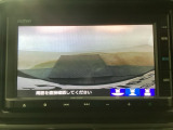 【バックカメラ】運転が苦手な方も車庫入れラクラクです!ギアをリバースに入れれば自動的に切り換わりますので、面倒な操作は不要です♪狭い駐車場もお車を傷つけず安心ですね!