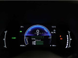 とっても見やすいメーターです。夜間時はラグジュアリーな気分にさせてくれる照明が魅力ですので、夜のドライブも楽しみになりますよ♪