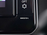 9インチ大画面の日産純正ナビゲーションMM321D-Lが付いています。
