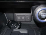 【充電用USB端子】スマートフォンなどを充電できるUSB端子(2.1A)を装備しています。