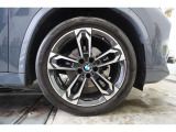 BMW承認の純正タイヤを装備しております☆お問合せ(無料ダイヤル)0078-6002-613077迄お待ちしております。大阪府吹田市芳野町5-55 毎水曜、第二・第三火曜日定休 営業時間10:00〜18:00