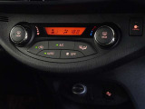 車内を快適に、オートエアコンを装備しています。