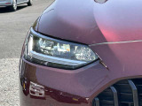 LEDヘッドライトは、点灯の瞬間から最大光量を発揮し、突然暗くなるトンネルなどでの安定感を高めます。