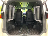 普段のお買い物や通勤、送迎等に十分な荷室スペースを確保しております。セカンドシートを倒すと、大きな荷物の積載も可能です♪