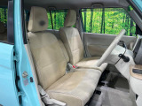 運転席シート廻りは使用感も少なく、良好な状態となっています。丁寧に使われていたことがよくわかりますね。