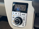 【オートエアコン】一度お好みの温度に設定すれば、車内の温度を検知し風量や温度を自動で調整。暑い&hellip;寒い&hellip;と何度もスイッチ操作をする必要はありません。快適な車内空間には必須の機能ですね♪