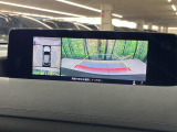 【マルチテレインモニター】車のフロントやサイドのカメラ画像を同時にモニター表示することで、悪路や狭い道を走行時でも周囲の状況確認ができ安心!本格SUVにうれしい装備です♪