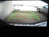 バックモニターで、後方を確認しながら安心して駐車することができます。運転初心者も熟練者も必須の機能です!